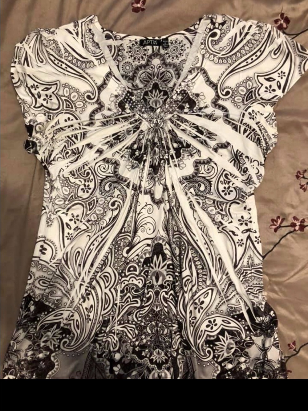 Apt. 9 Black & White Paisley V-Neck Tunic with Gathered Front